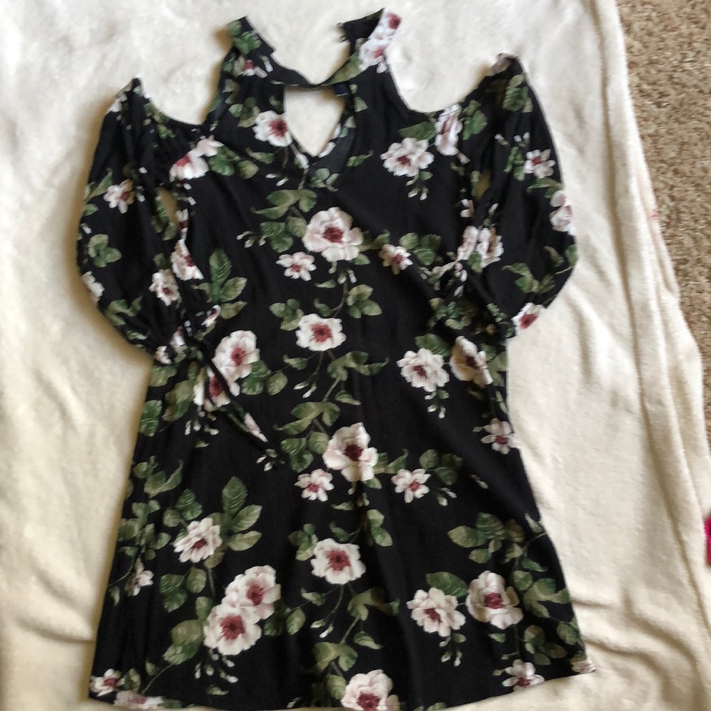 🦅Like New! AE Dress. - Picture 1 of 4